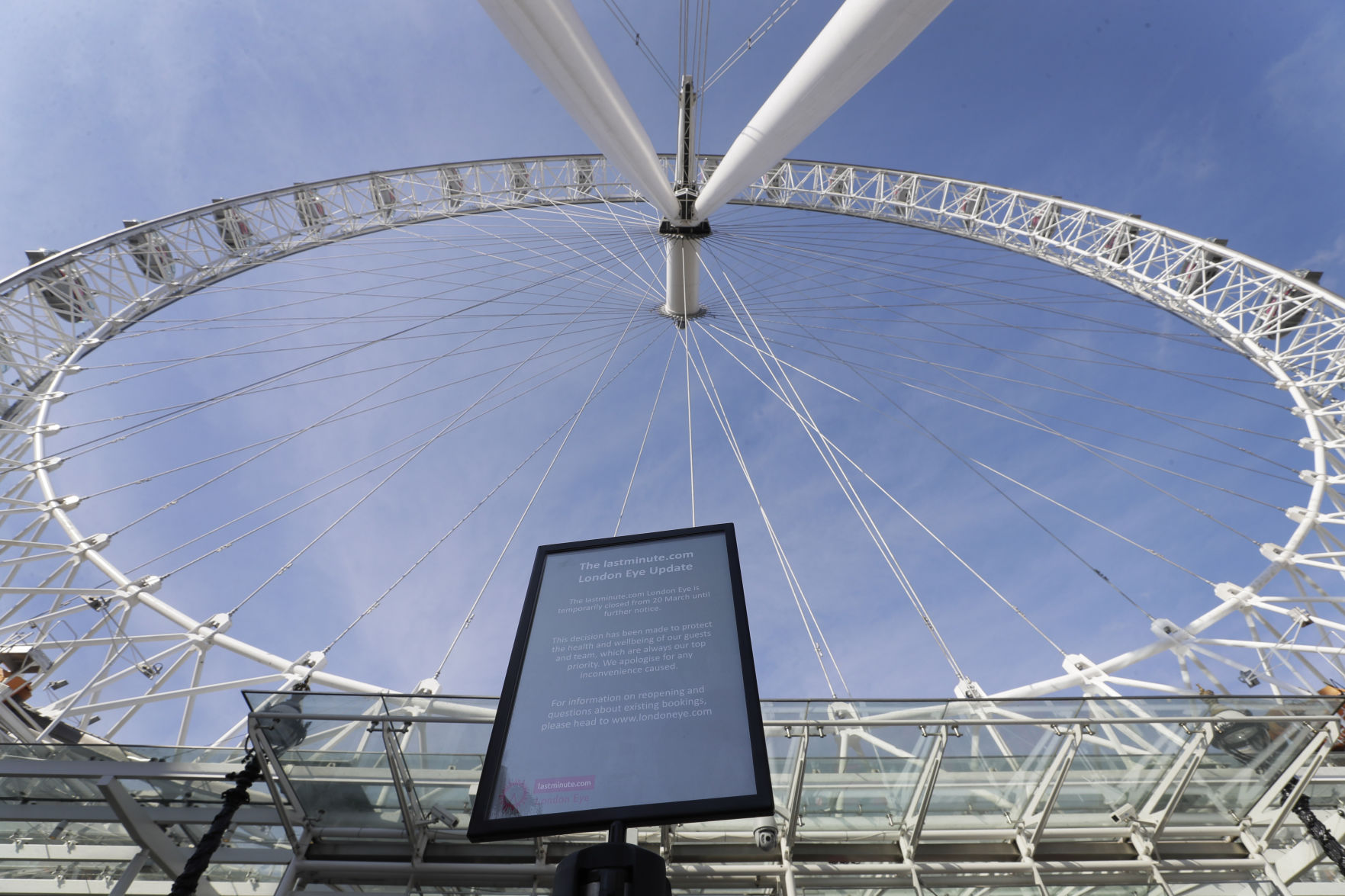 APTOPIX Virus Outbreak Britain